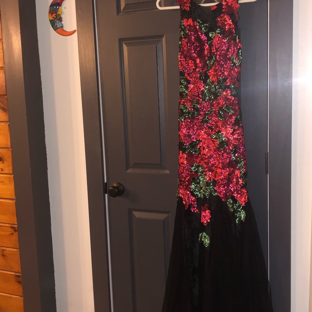 Gorgeous Sherri Hill sequined prom dress